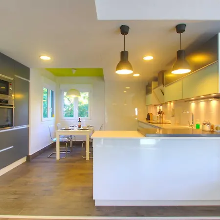 2036 Modern Golden Duplex Penthouse Appartement