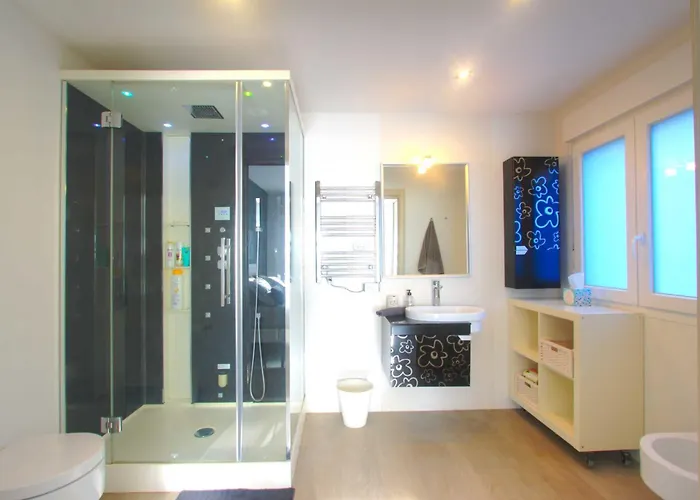 Appartement 2036 Modern Golden Duplex Penthouse *