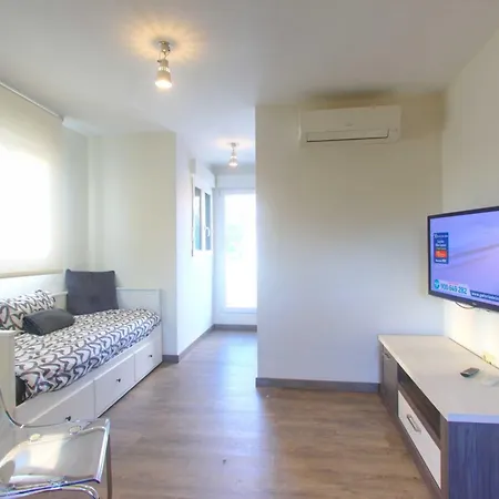 2036 Modern Golden Duplex Penthouse Apartmán