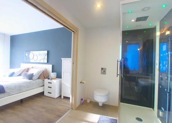 2036 Modern Golden Duplex Penthouse Apartmán